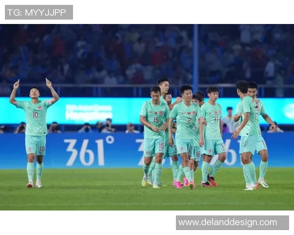 杭州足球队技术争议引发热议球迷与专家各执己见探讨战术选择 杭州足球队技术争议引发热议球迷与专家各执己见探讨战术选择