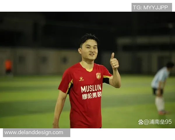 深圳足球队包夹战术解析及其在比赛中的应用与效果分析 深圳足球队包夹战术解析及其在比赛中的应用与效果分析