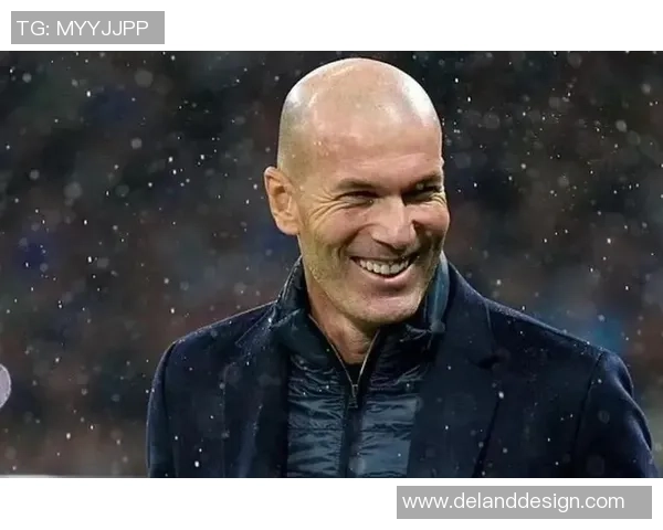 老年足球明星大罗重返赛场展现传奇风采与不屈精神 老年足球明星大罗重返赛场展现传奇风采与不屈精神