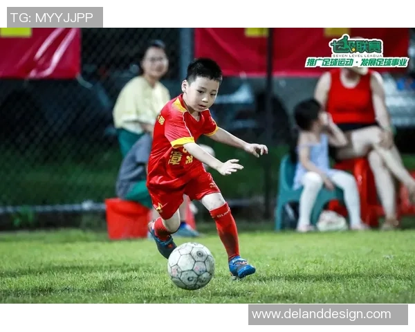 足球明星在赛场上展现风采与激情的精彩瞬间与背后故事 足球明星在赛场上展现风采与激情的精彩瞬间与背后故事